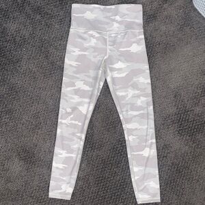Athleta Women’s Gray Elation 7/8 Camouflage Leggings‎